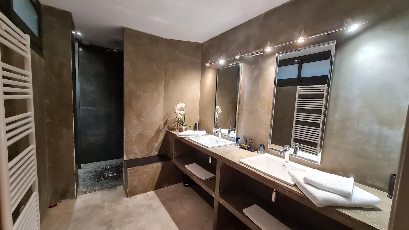 BE LOFT bnb pool and spa - Photo 3