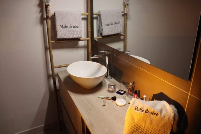 Bulle de Rêve, Suite de charme avec jacuzzi privatif… - Photo 3