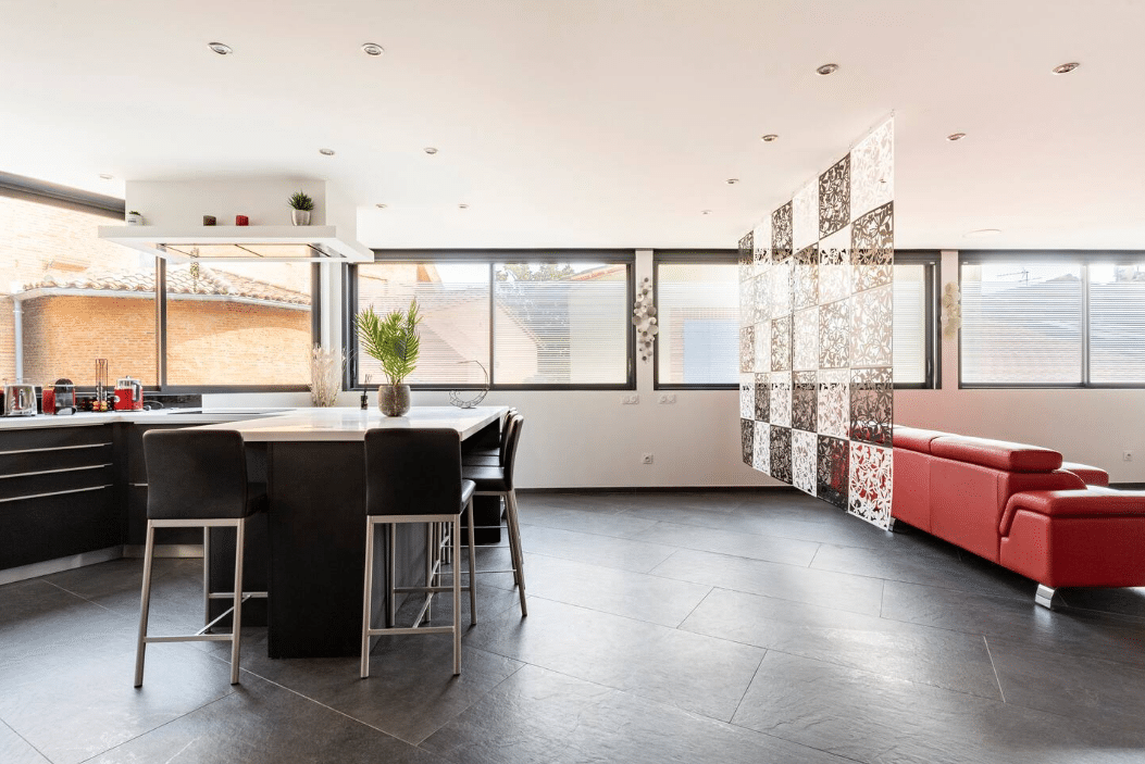 BULLES & SPA : Loft 2 Suites avec Jacuzzi, Sauna et Salle de Massage Privatifs à Blagnac, proche Toulouse - Photo 2