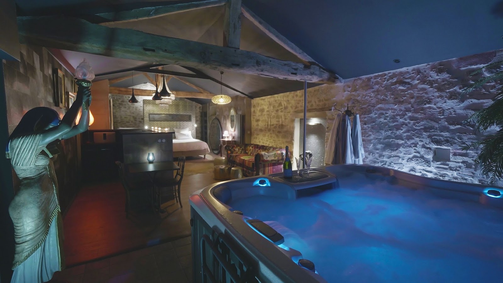 Chambre l&rsquo;Absolu – Love Room Vendée avec spa privatif - Photo 1
