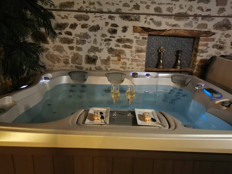 Chambre l&rsquo;Absolu – Love Room Vendée avec spa privatif - Photo 3