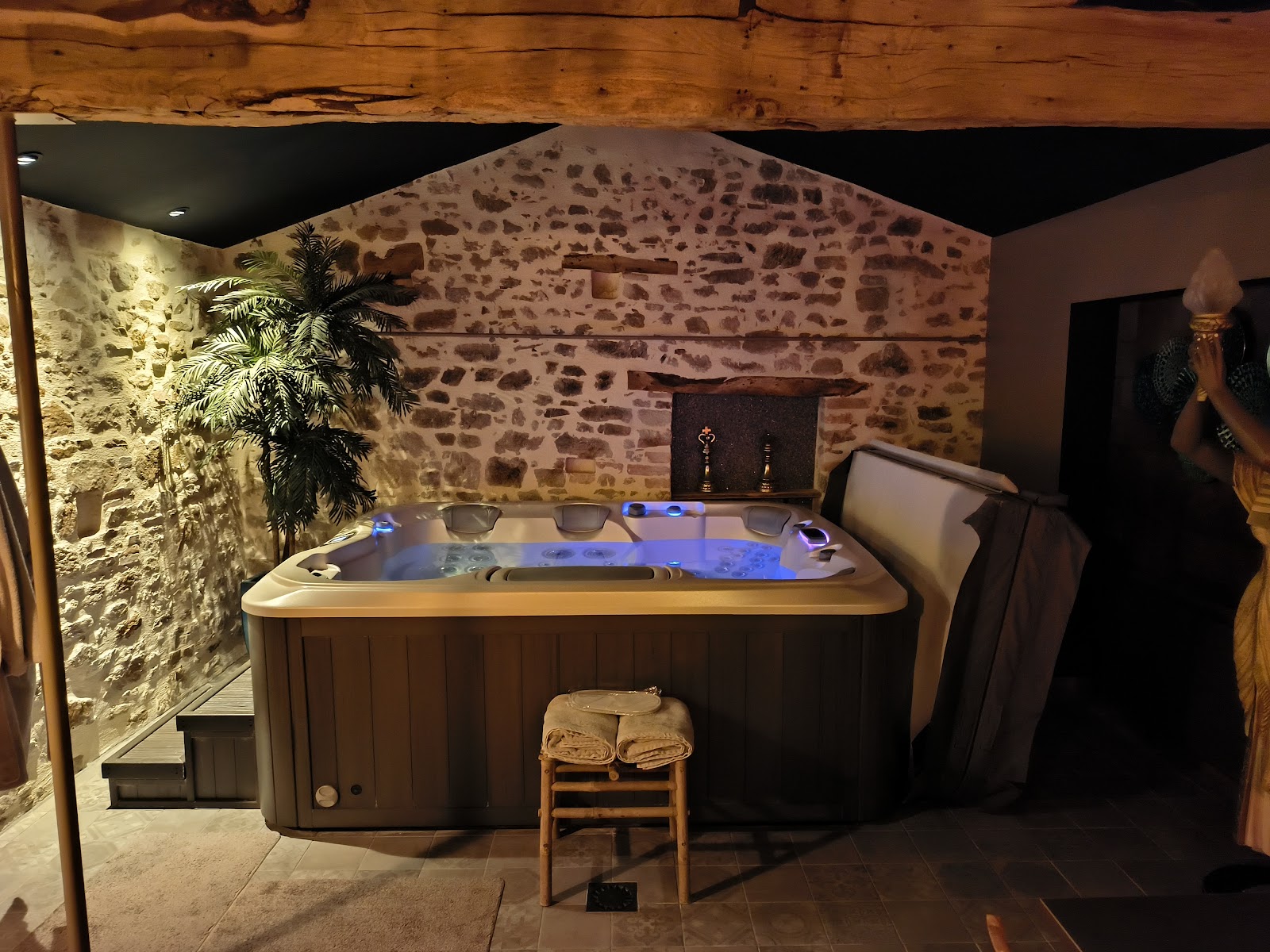 Chambre l&rsquo;Absolu – Love Room Vendée avec spa privatif - Photo 6