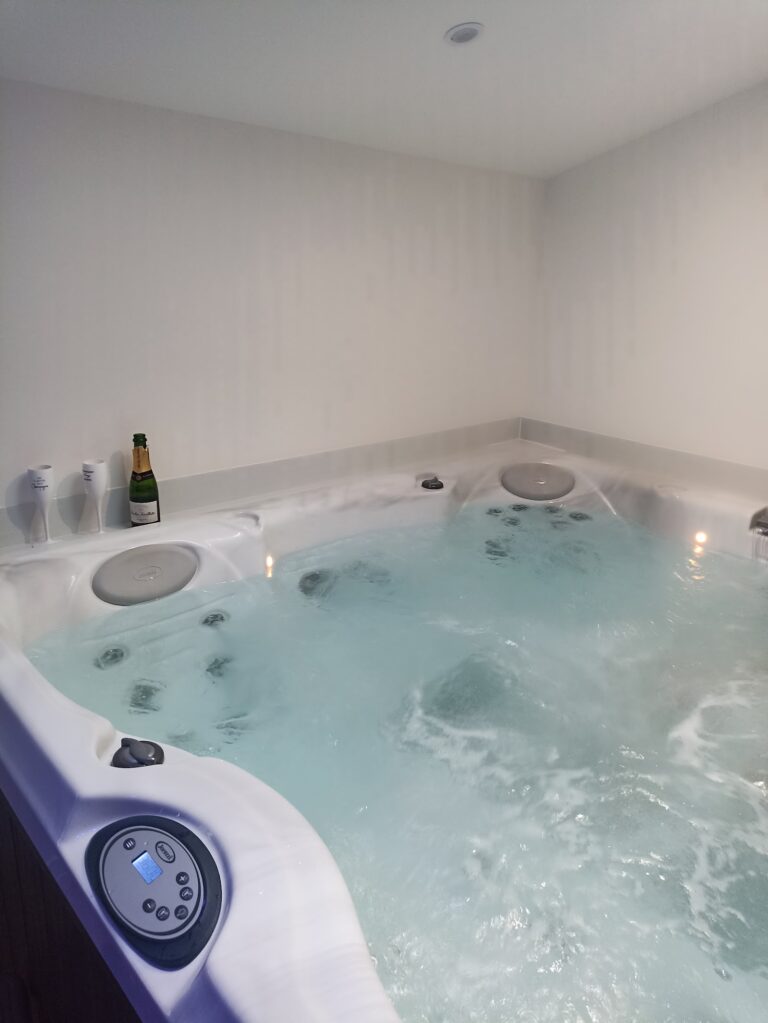 Cocoon Secret : Suite Eden | Séjour week-end insolite en amoureux avec spa privatif à Plouguerneau Finistère Bretagne - Photo 3