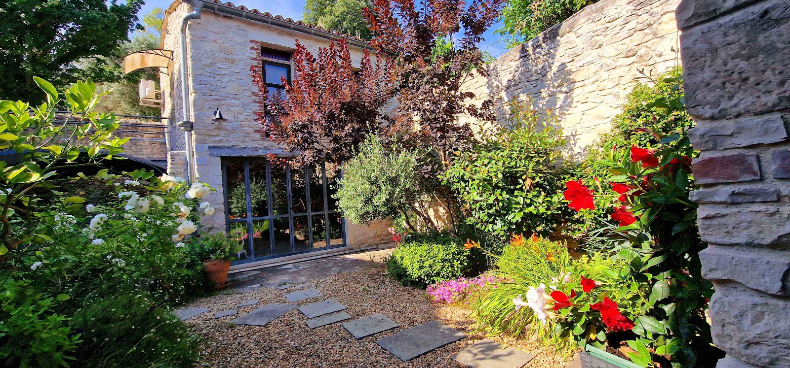 Demeure de la Baronne- Love Room haut de gamme, avec spa et sauna, séjour romantique, week-end en amoureux, Gard - Photo 1