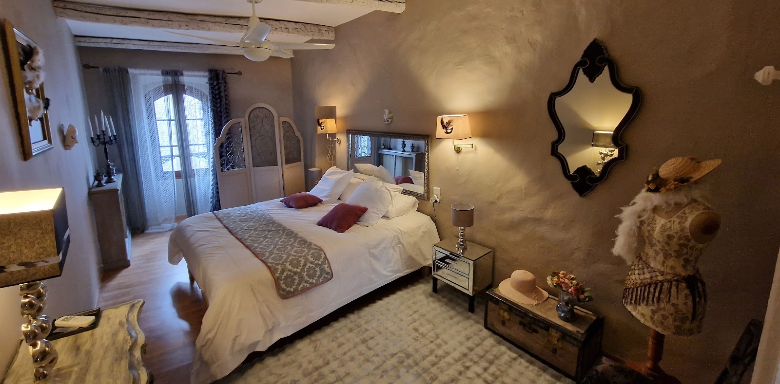 Demeure de la Baronne- Love Room haut de gamme, avec spa et sauna, séjour romantique, week-end en amoureux, Gard - Photo 2