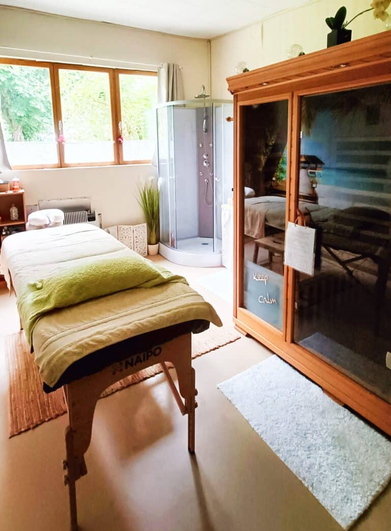 EDEN: logements insolites avec soins bien-être (jacuzzi, sauna , massages) et sylvothérapie avec coach respiration. - Photo 3