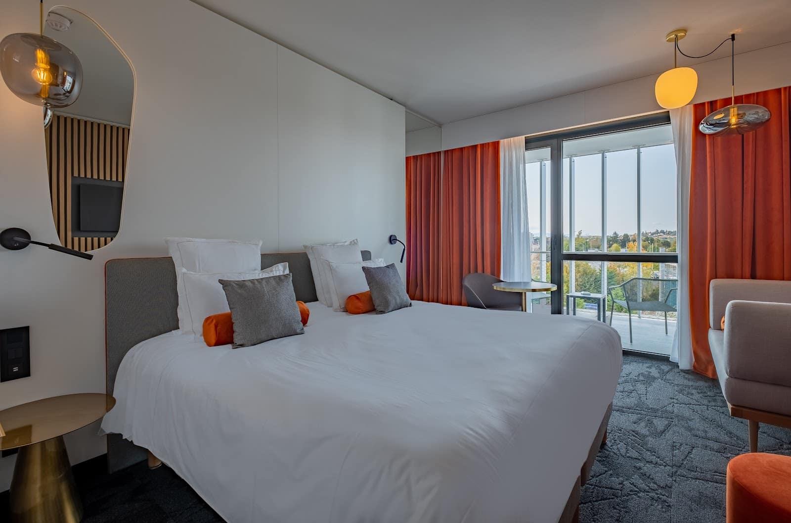 GOLDEN TULIP LYON OUEST – HOTEL & SPA - Photo 2