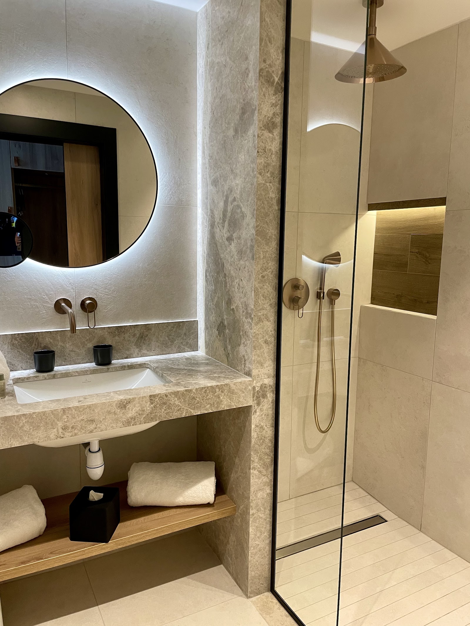 GOLDEN TULIP LYON OUEST – HOTEL & SPA - Photo 4