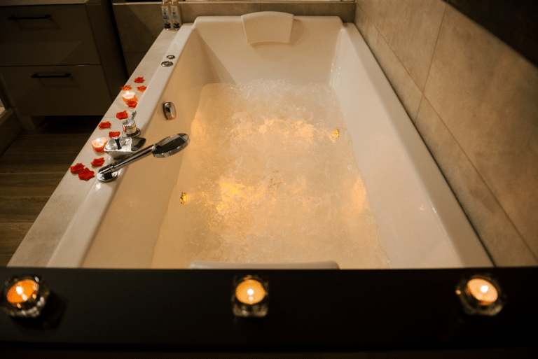 La Suite Romantique avec Jacuzzi au Cœur de Perpignan - Photo 3