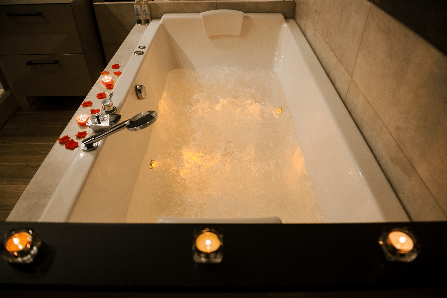 La Suite Romantique avec Jacuzzi au Cœur de Perpignan - Photo 3