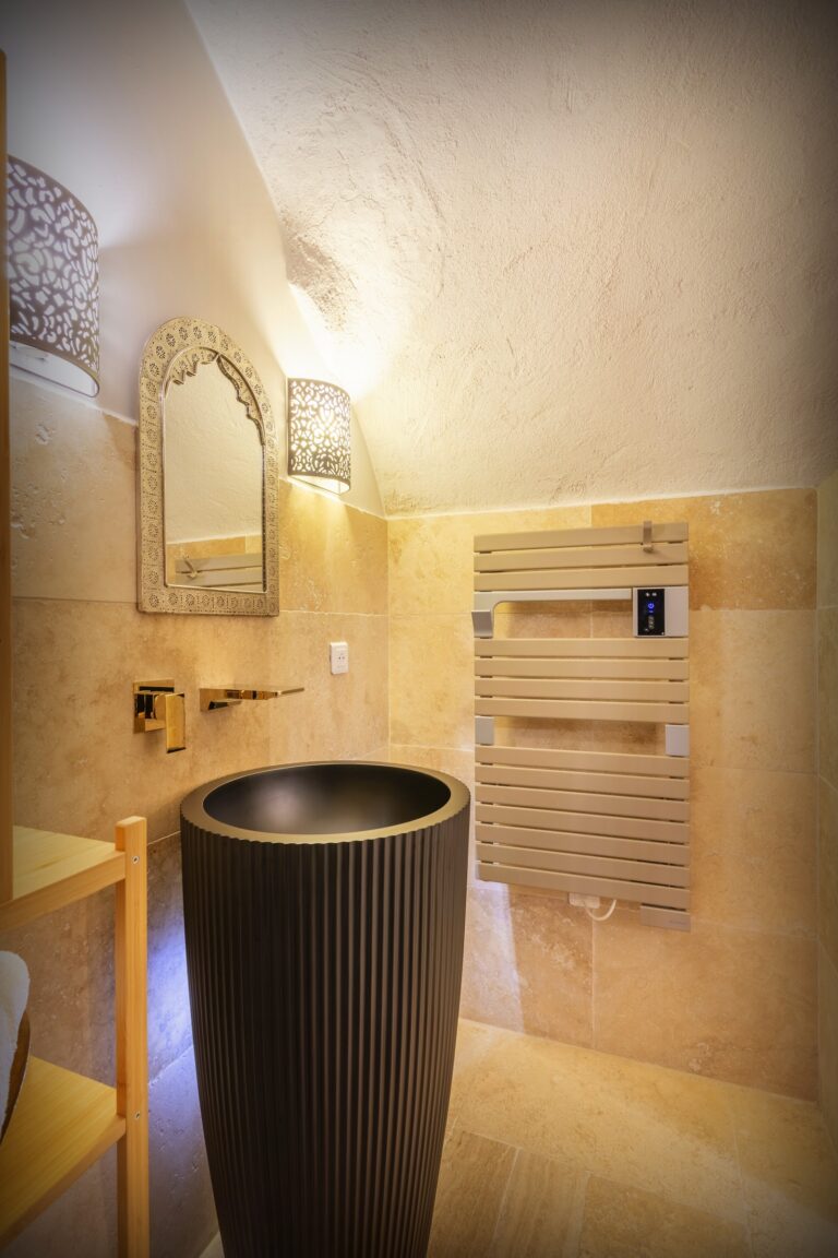 Les bains d&rsquo;Aphrodite – Love room – Jacuzzi et hammam privatif à Auriol - Photo 4