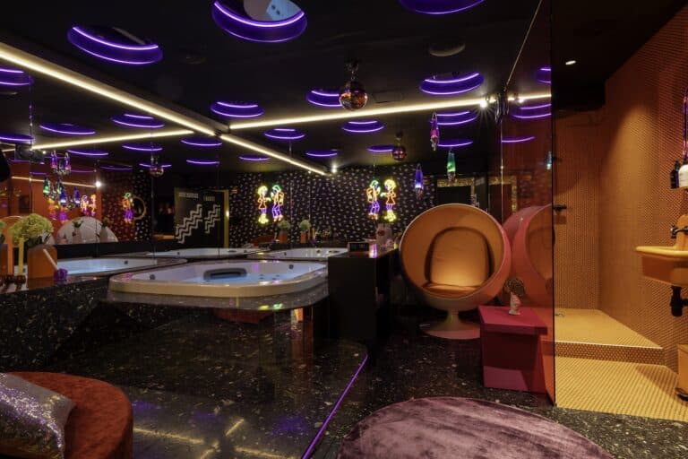 Les Bains – Jacuzzi privatif de l&rsquo;hôtel Quinzerie - Photo 2