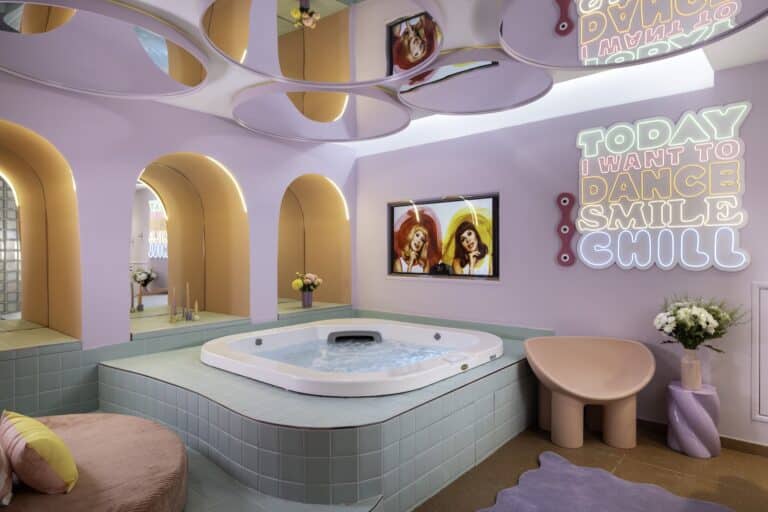 Les Bains – Jacuzzi privatif de l&rsquo;hôtel Quinzerie - Photo 3