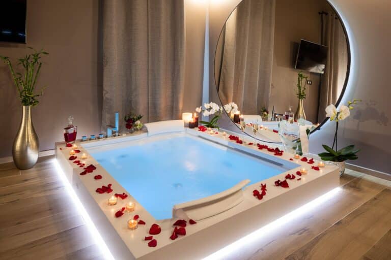 Les Chambres Romantiques ~ Jacuzzi SPA privatif ~ Aix en Provence par La Bastide de Damien - Photo 3