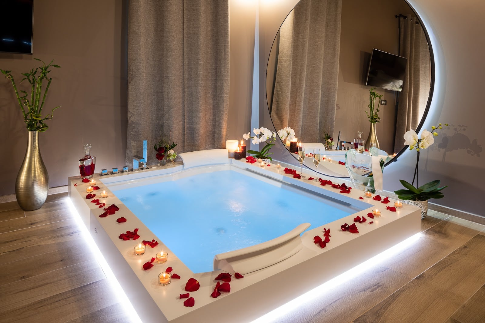 Les Chambres Romantiques ~ Jacuzzi SPA privatif ~ Aix en Provence par La Bastide de Damien - Photo 3