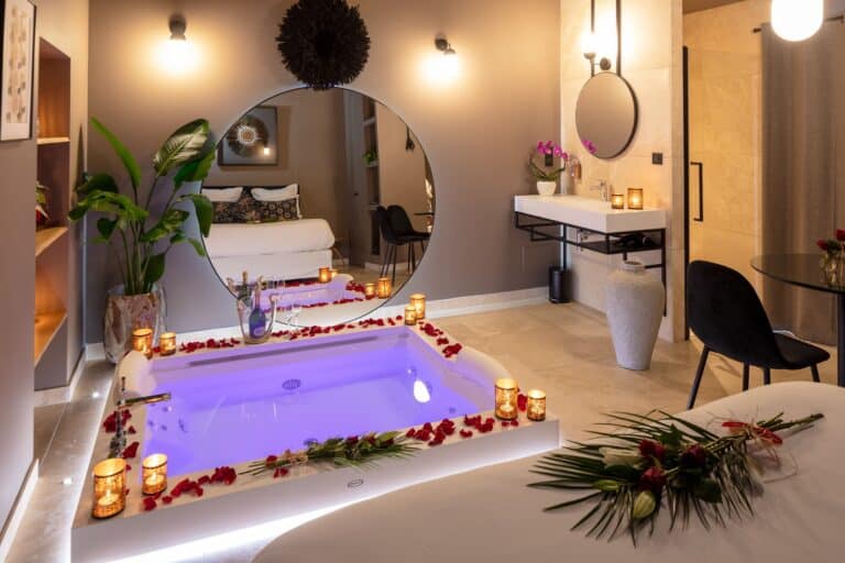 Les Chambres Romantiques ~ Jacuzzi SPA privatif ~ Aix en Provence par La Bastide de Damien - Photo 5