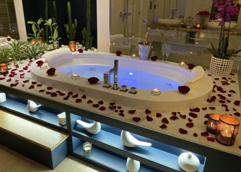 Les Chambres Romantiques ~ Jacuzzi SPA privatif ~ Aix en Provence par La Bastide de Damien - Photo 4