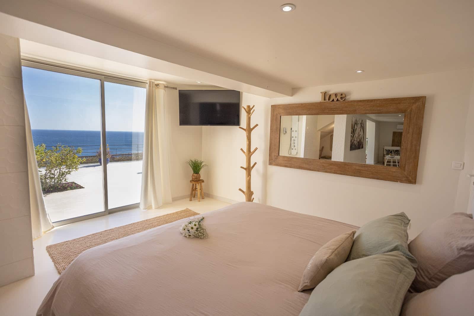 LES SUITES LOVE SPA VUE MER PISCINE - Photo 6