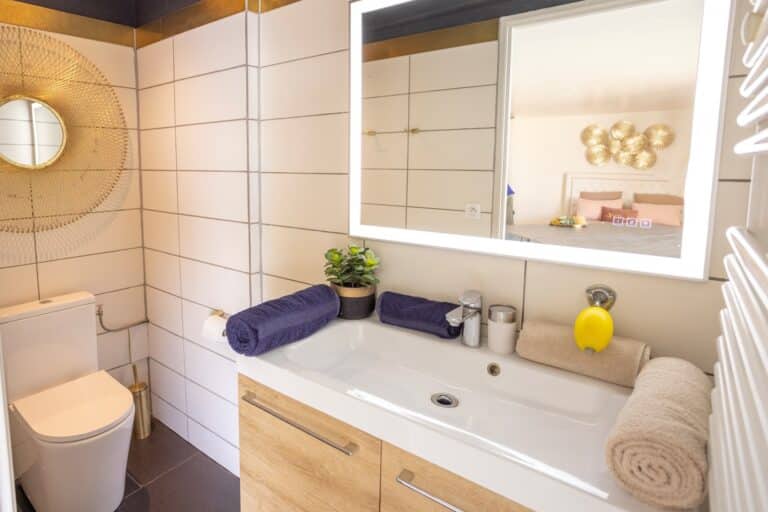 LES SUITES LOVE SPA VUE MER PISCINE - Photo 4