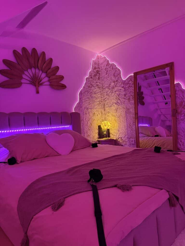 L&rsquo;everbliss, Love Rooms à thème, suites avec jacuzzi privatif – Lille - Photo 2