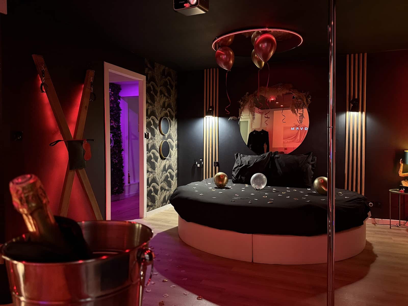 L&rsquo;everbliss, Love Rooms à thème, suites avec jacuzzi privatif – Lille - Photo 5