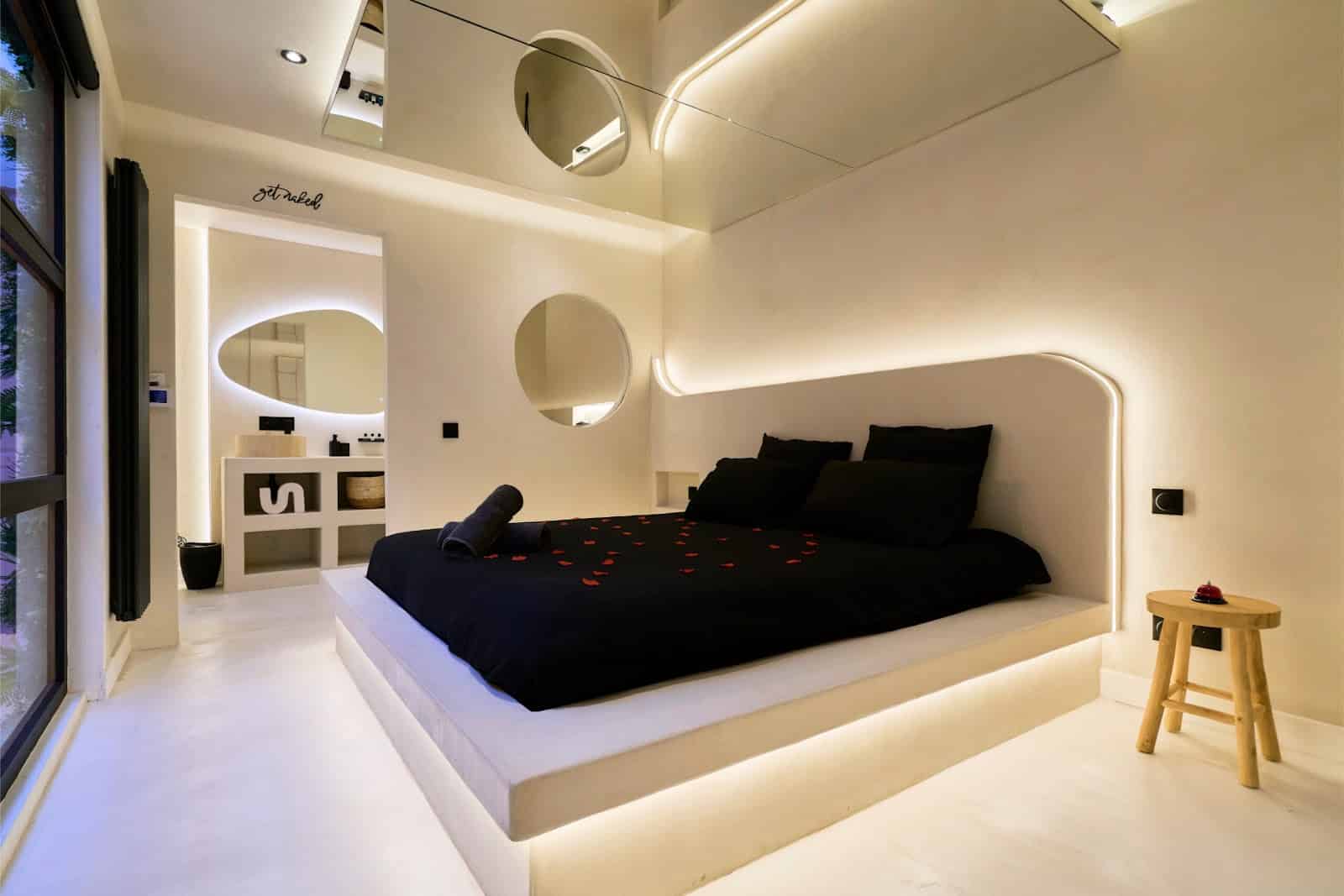 Ô Diable Des Plaisirs – Suite avec Spa privatif – Loveroom - Photo 2