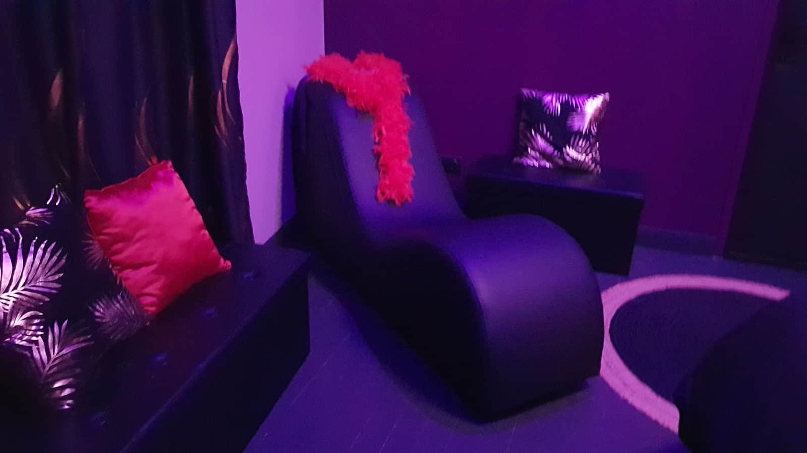 SECRET33 - Photo 2