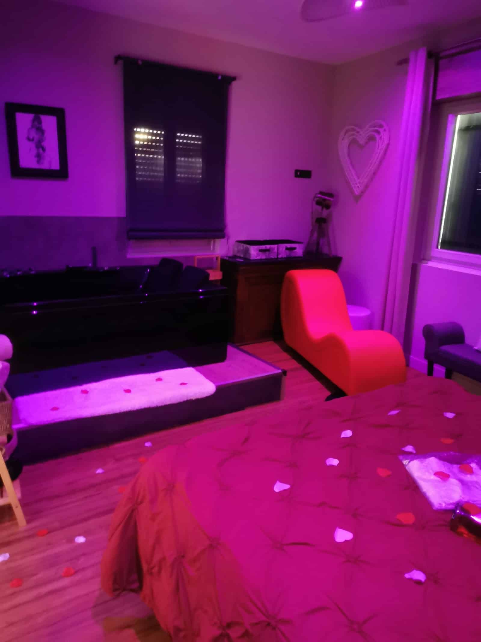 SECRET33 - Photo 1