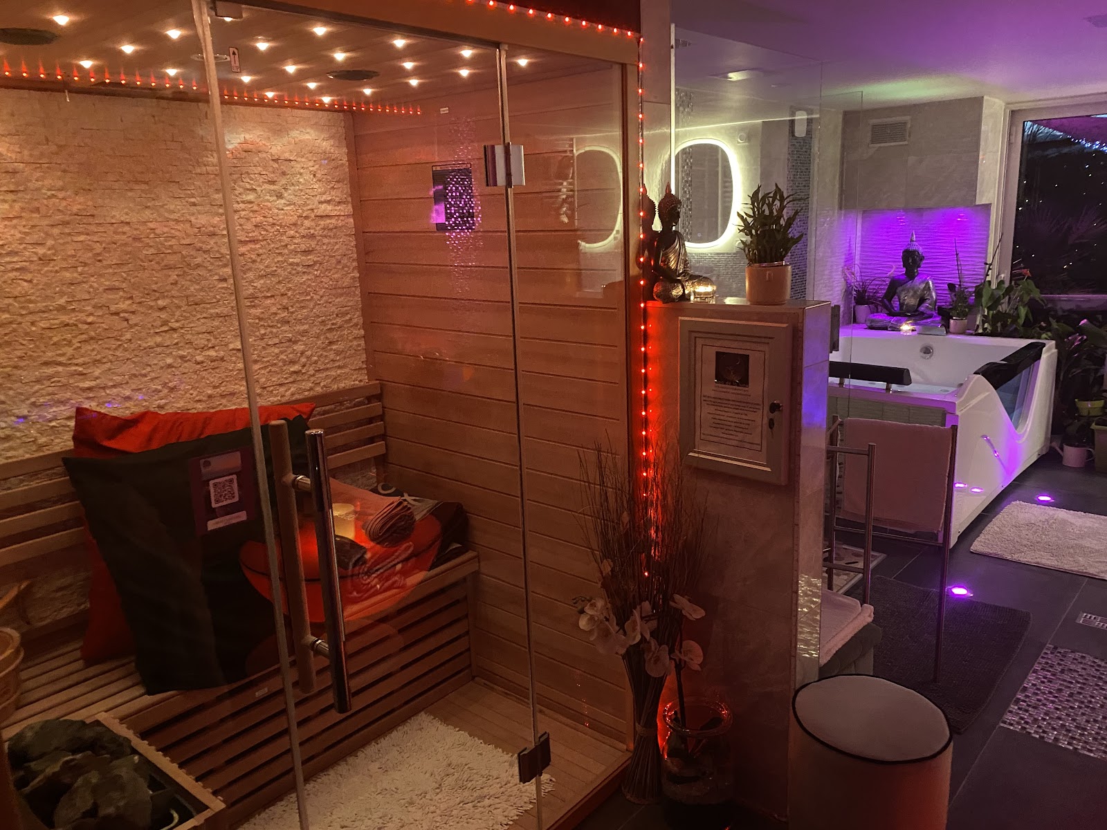 Spa de la Lune – Suite Spa privative avec Jacuzzi, Sauna & Vue aux portes de Paris - Photo 6