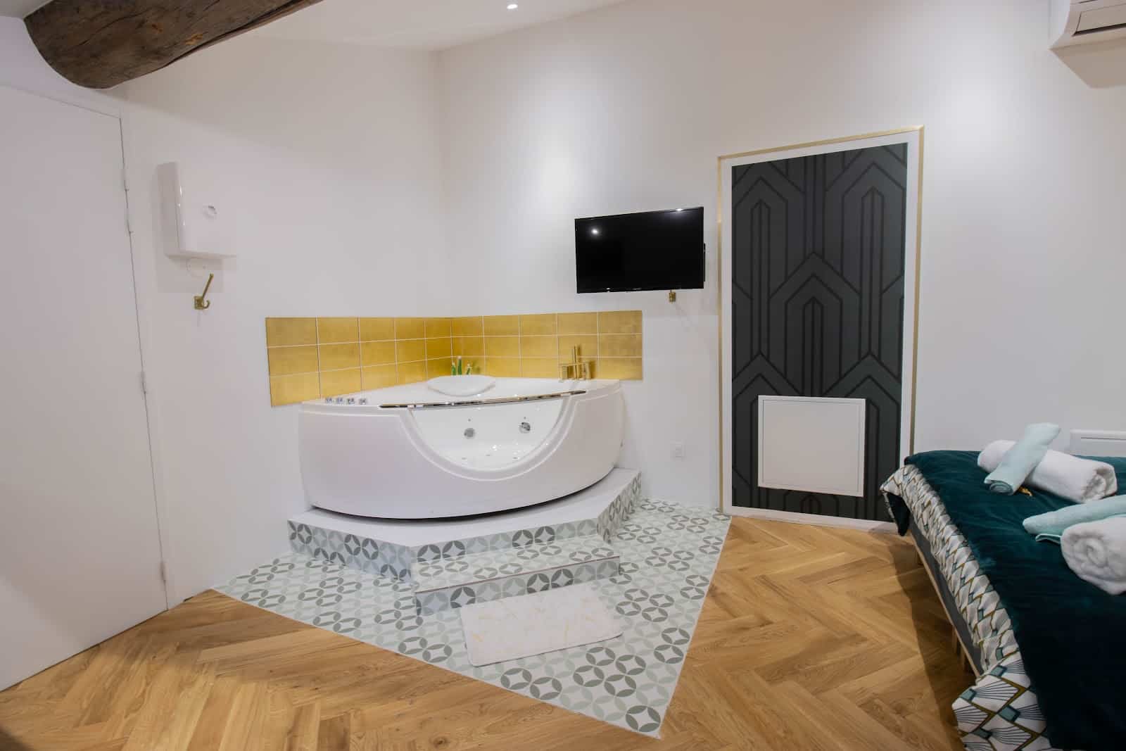 Spa et Jacuzzi Saint Etienne – Suites Gemmes Précieuses - Photo 5