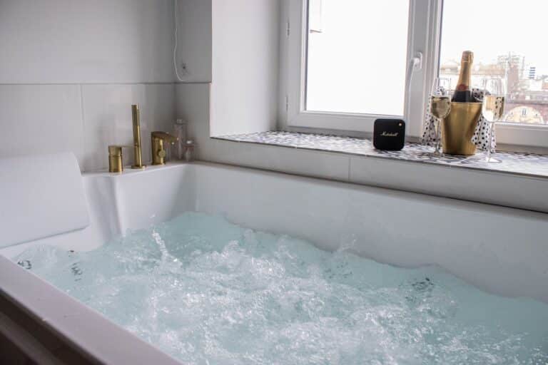 Spa et Jacuzzi Saint Etienne – Suites Gemmes Précieuses - Photo 2