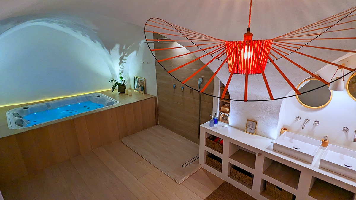 suite 6 - Photo 6