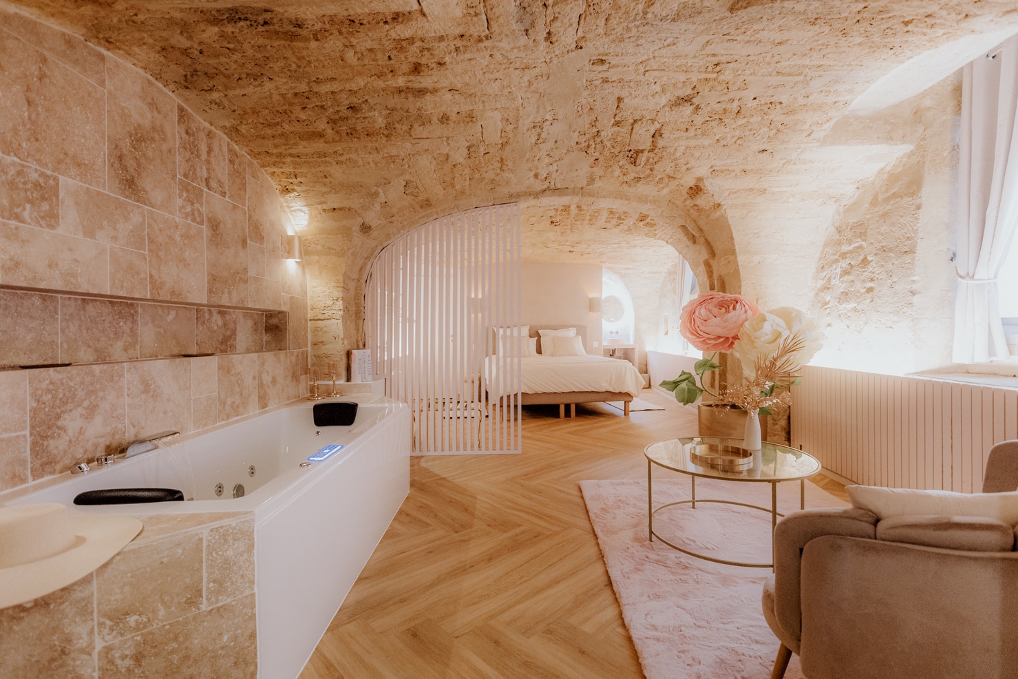 Suite romantique Vénusa avec jacuzzi privatif - Photo 6