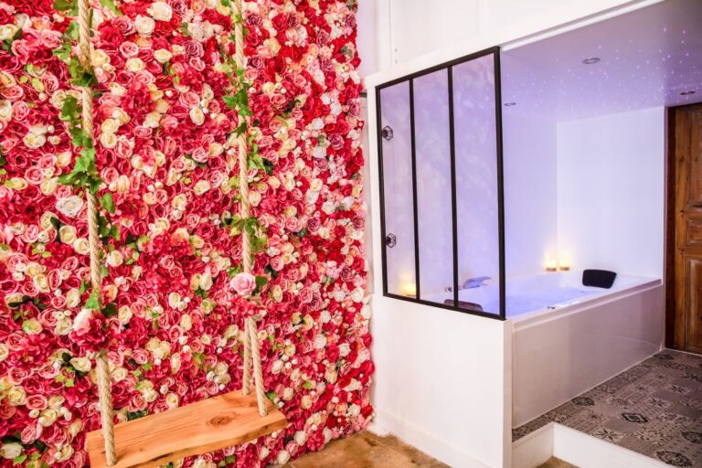Suite romantique Vénusa avec jacuzzi privatif - Photo 4