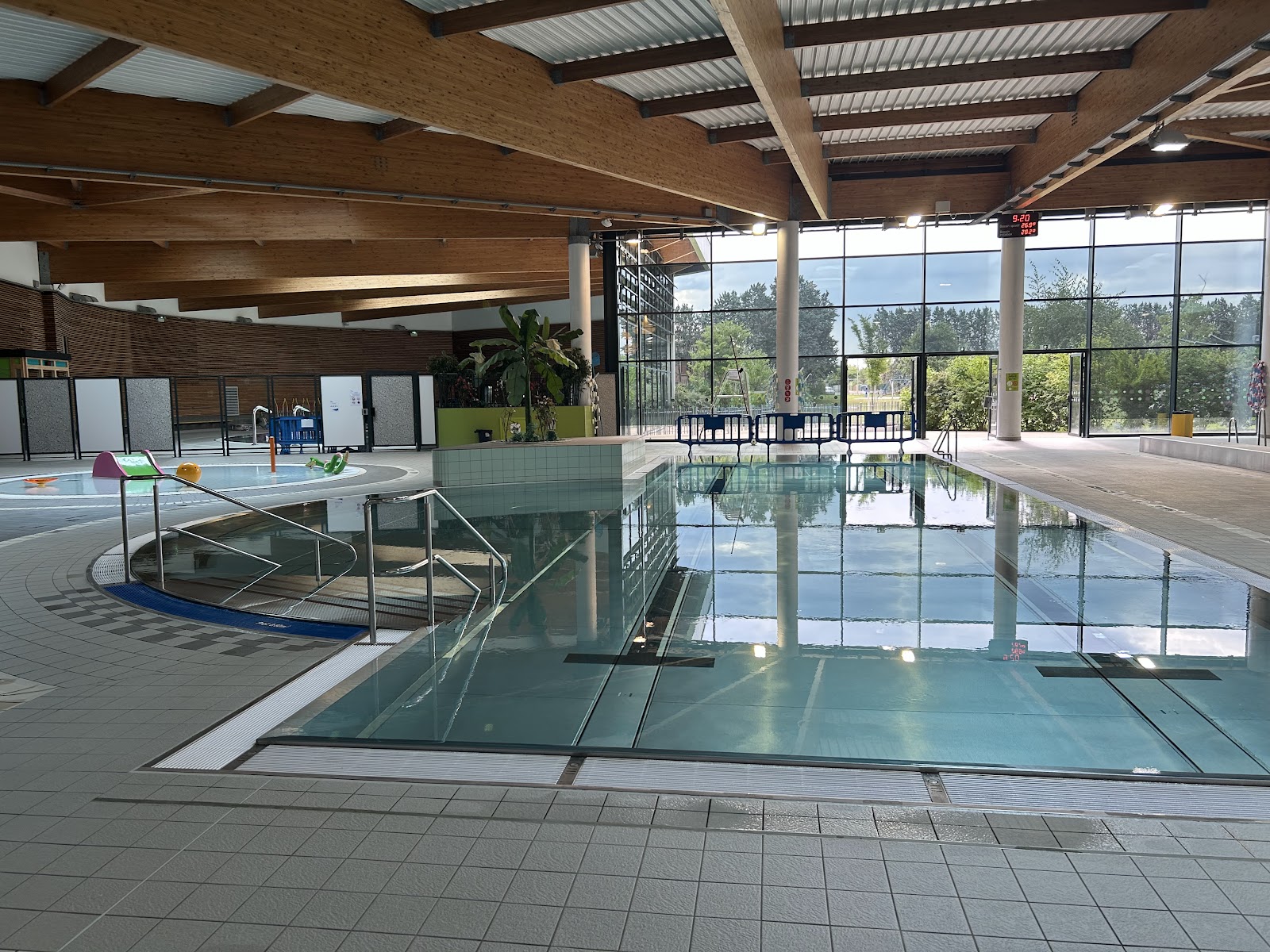 Centre nautique intercommunal Lyon, Saint-Fons, Vénissieux - Photo 1