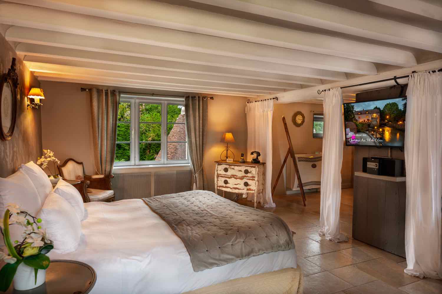 Charme Au Fil de l’Eau – Hotel Jacuzzi Privatif Proche Paris - Photo 2