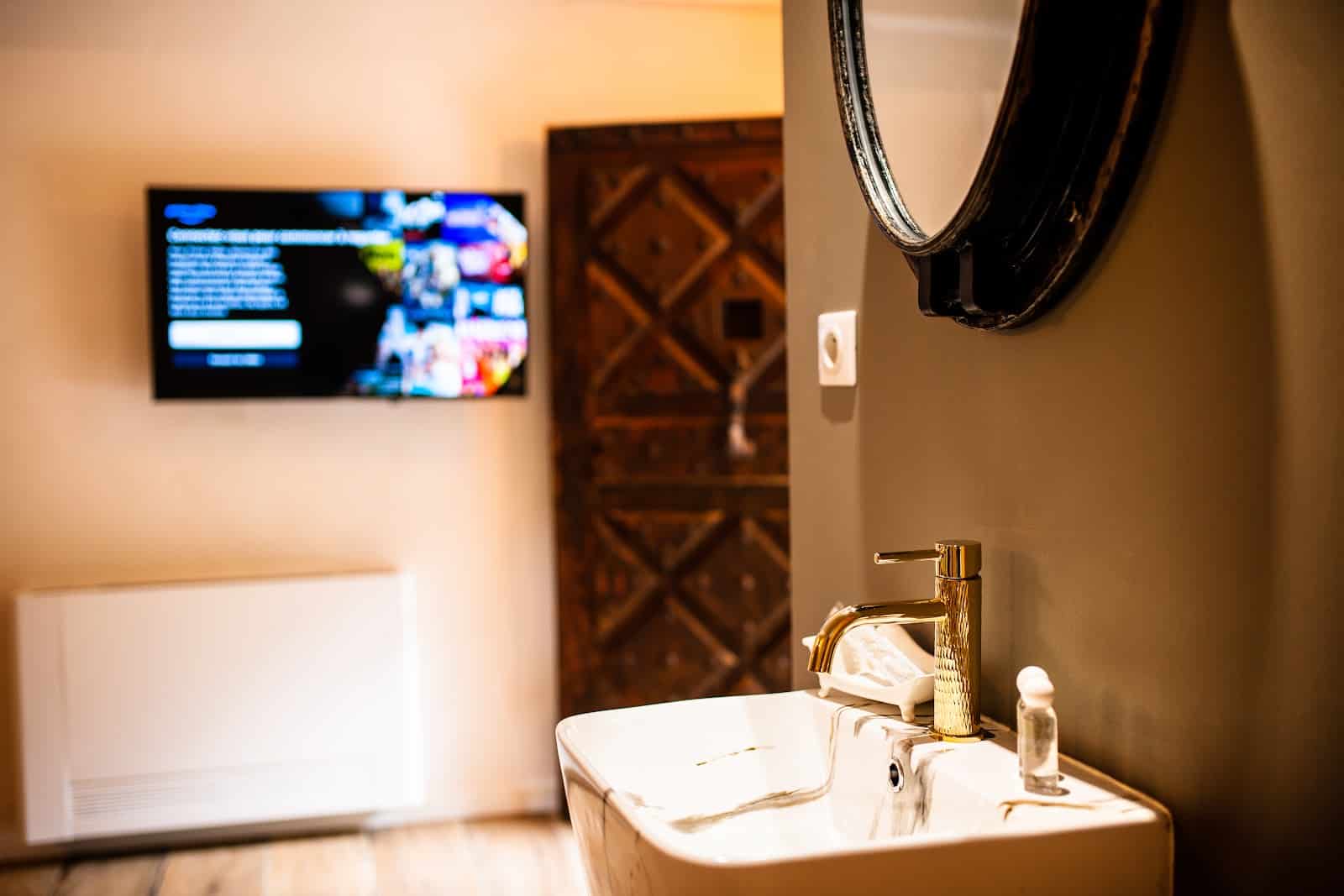 Charme Au Fil de l’Eau – Hotel Jacuzzi Privatif Proche Paris - Photo 4