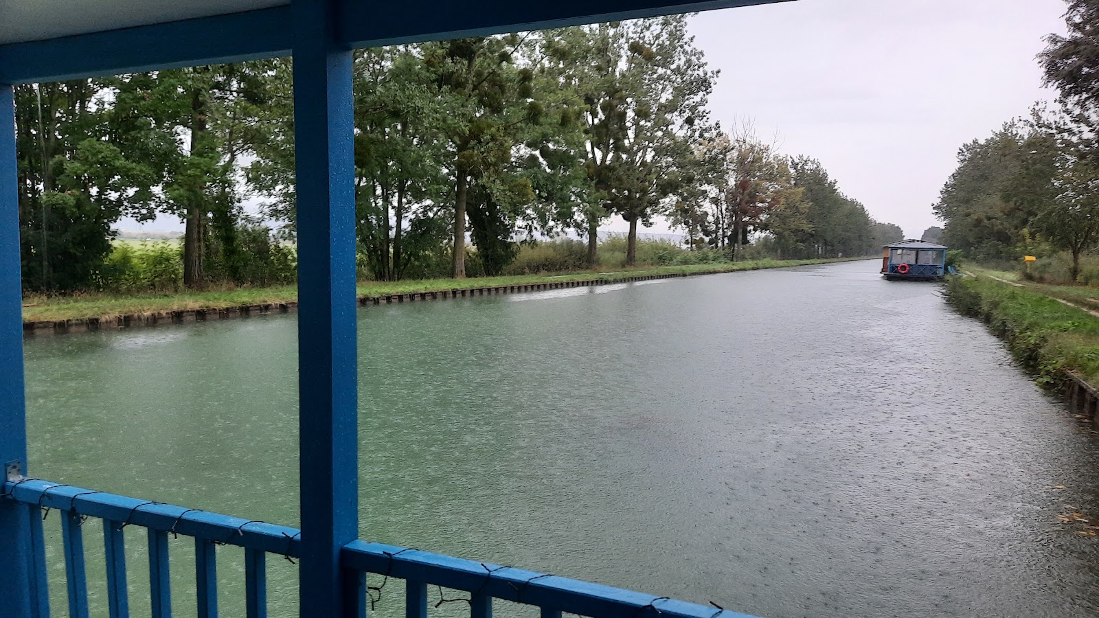 Cottage flottant insolite spa jacuzzi privatif près Dijon - Photo 5