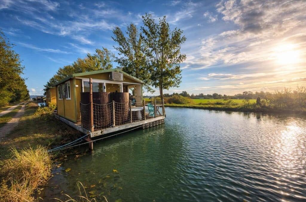 Cottage flottant insolite spa jacuzzi privatif près Dijon