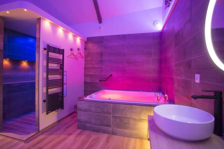 Harmonie Gîte et Spa :Love room avec spa, séjour romantique, week end en amoureux, proche Dinard, côte d&rsquo;Armor, Bretagne - Photo 2
