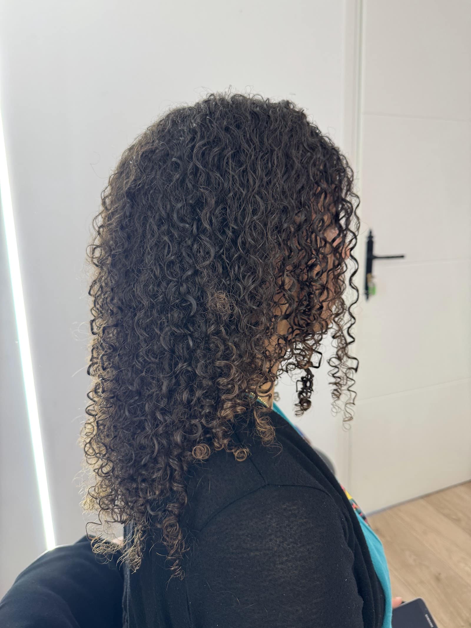 HeadSpa & Curls - Photo 4