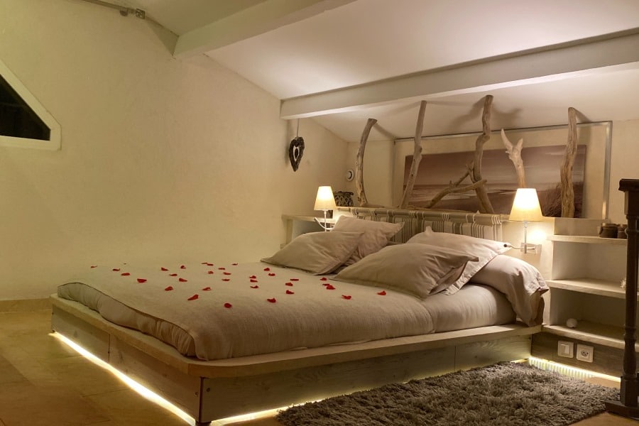 Hôtel romantique Nids d&rsquo;Amour | Chambres avec jacuzzi privatif et séjours insolites - Photo 2