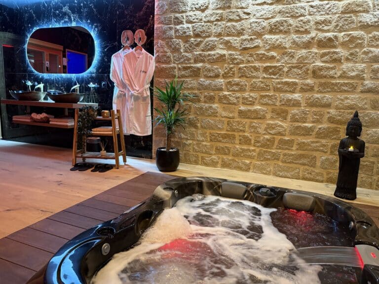 L&rsquo; Apogée Love Room Romantique Gîte de Charme Bien-être Spa privatif, Hammam et Sauna Bretagne Morbihan à Noyal-Pontivy - Photo 4