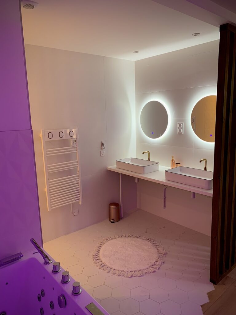 La Belle Nuit – Loveroom & Spa Privatif - Photo 3