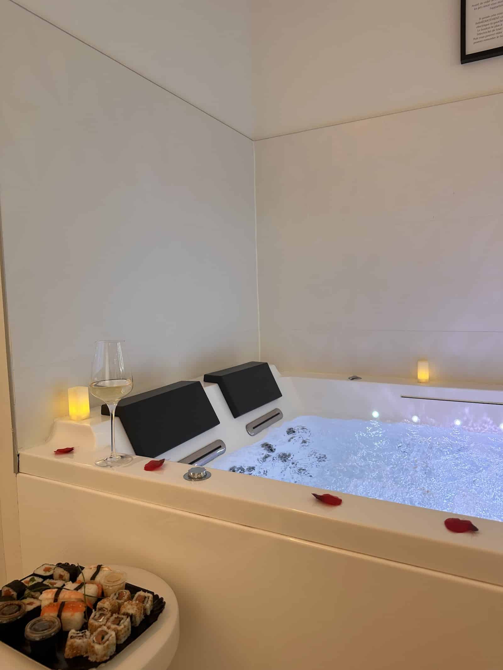 La Belle Nuit – Loveroom & Spa Privatif - Photo 6