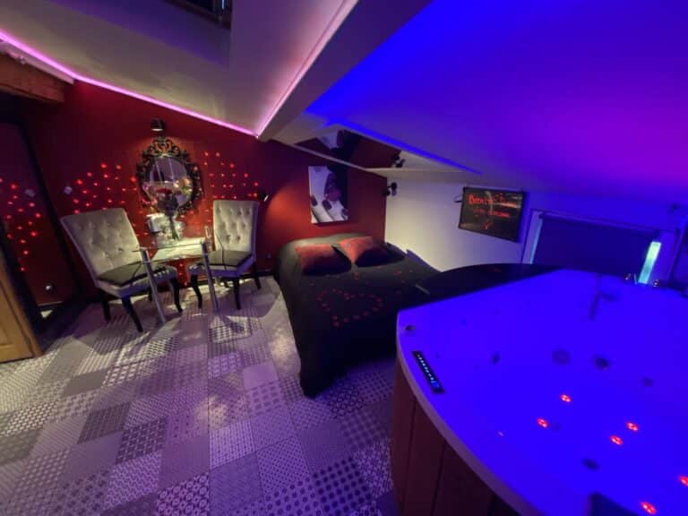 La Parenthèse – Séjour romantique avec Jacuzzi – RHÔNE ALPES - Photo 4