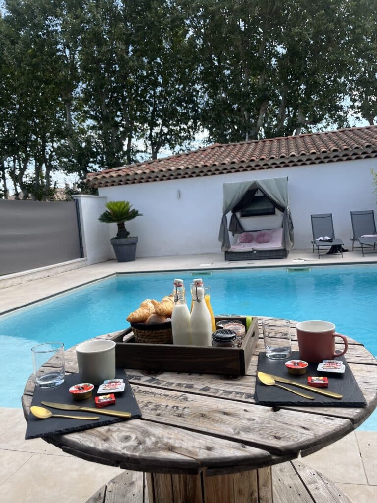 La Suite Côté Pool-House – Piscine, sauna & jacuzzi privatifs - Photo 3