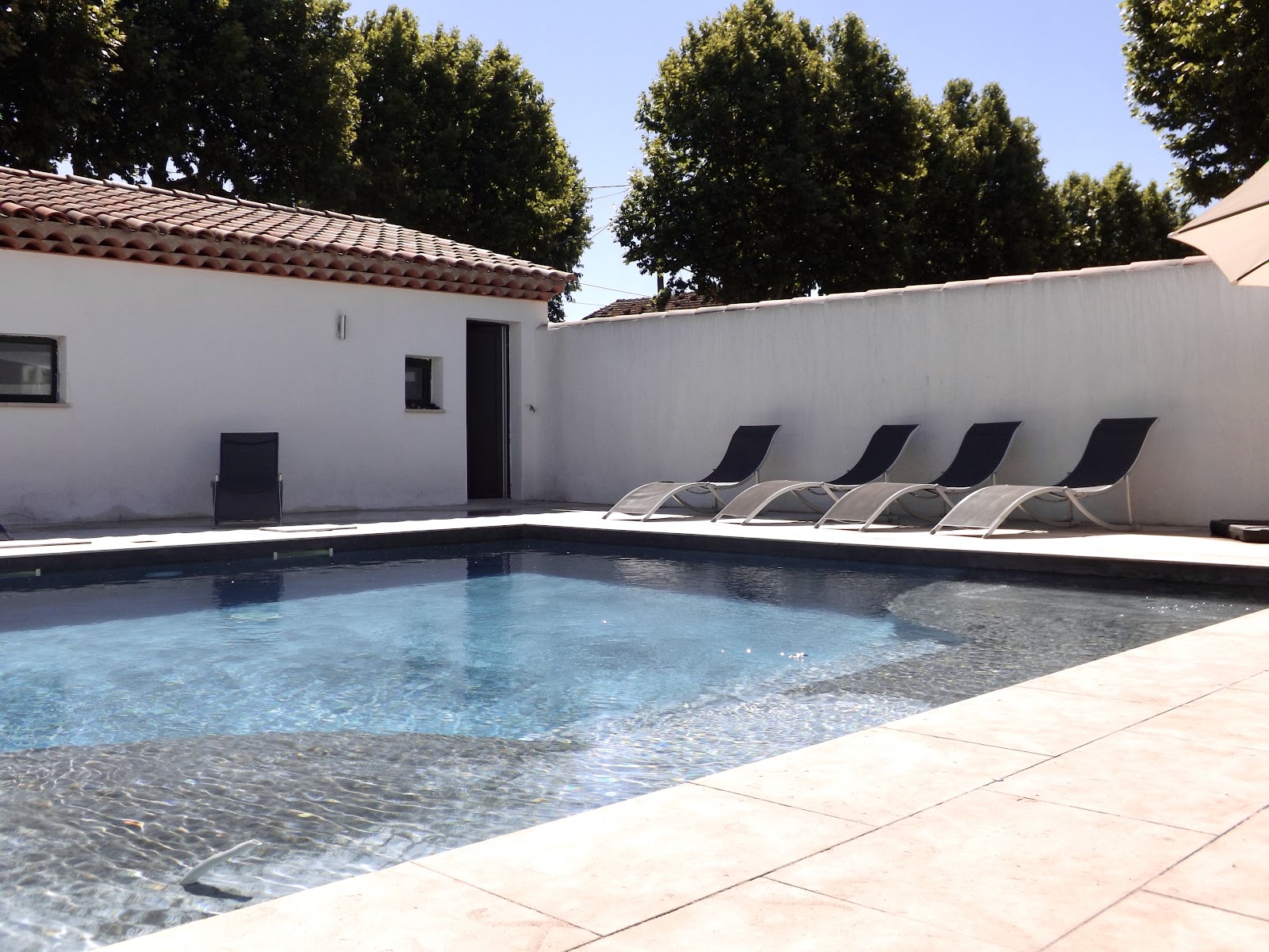 La Suite Côté Pool-House – Piscine, sauna & jacuzzi privatifs - Photo 5