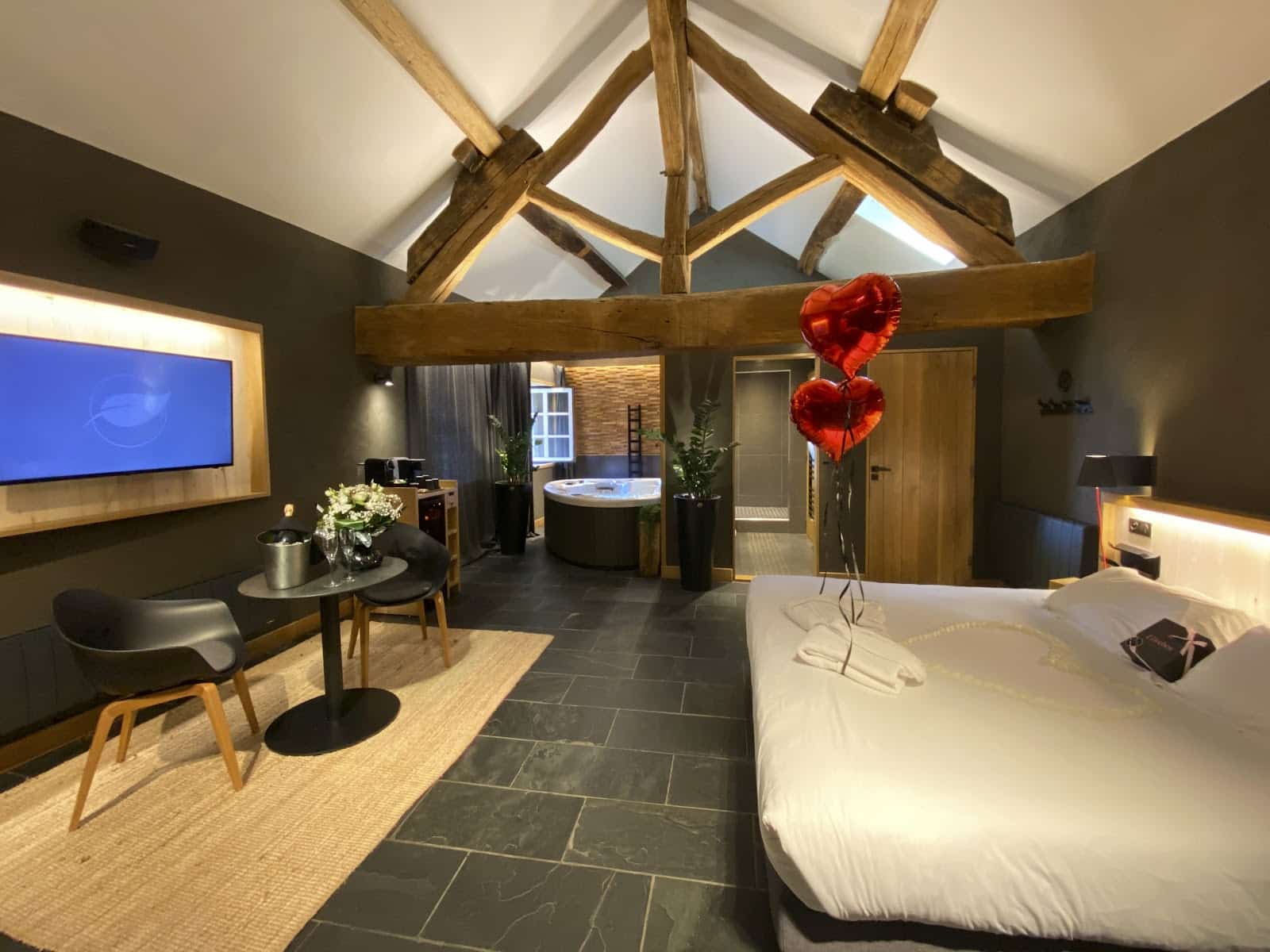 La Suite des Prés Verts | Week-end Romantique avec Spa Privatif Intérieur - Photo 2