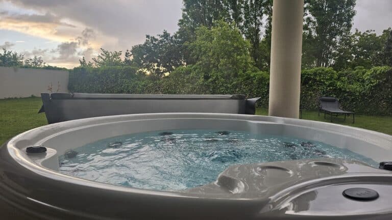 Le clos des Iris 85 – Gîtes famille et couple avec spa - Photo 3